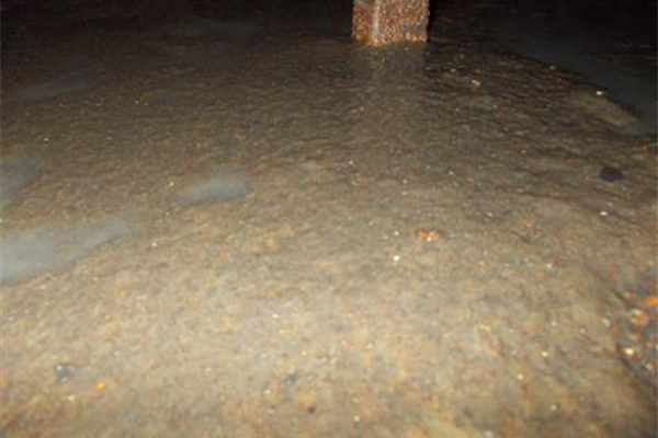 风柜内部积水清理前 风柜内部积水清理前