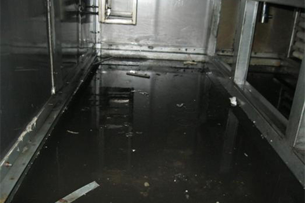 风柜内清洗前 风柜内清洗前